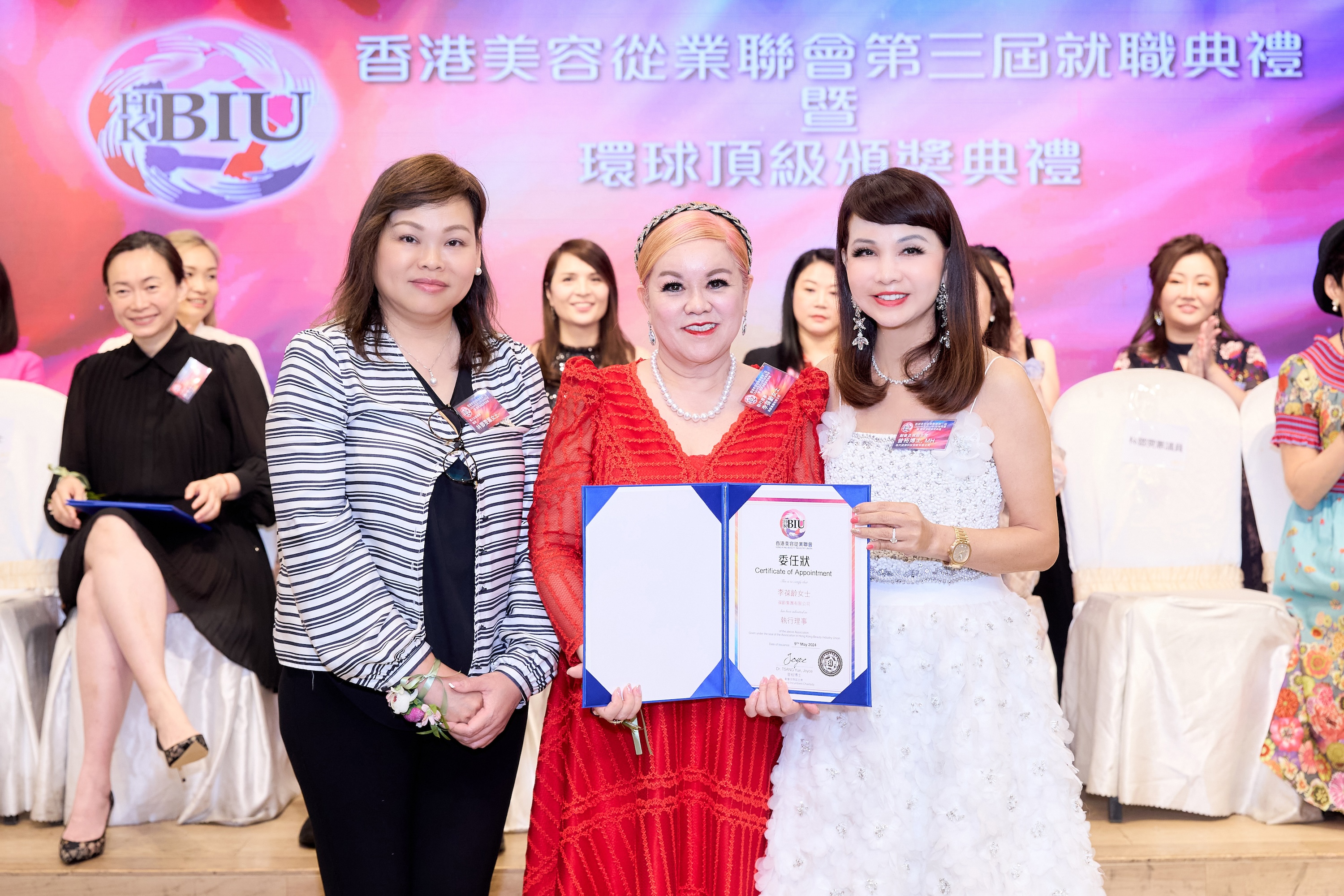 Presentation of a certificate of appointment 5